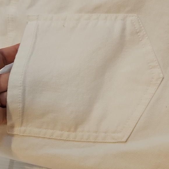 Women's White Cropped Frayed-Hem Jeans - Picture 11 of 14